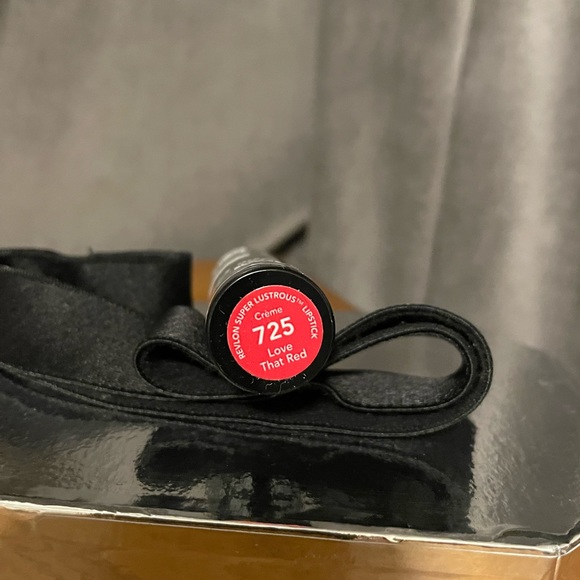 NWT Revlon Lipstick Watermelon Red💄 💋 - Picture 8 of 8